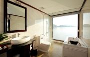 Suite bathroom