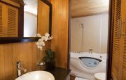 Bathroom Suite Cabin