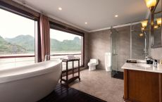 Bathtub - Royal suite