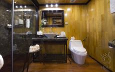 Connecting Suite Bathroom