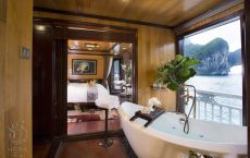 Ocean Suite bathroom