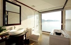 Suite bathroom