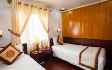 Twin bed upper floor