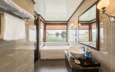 Elegant Suite bathroom
