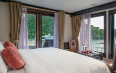 Terrace suite private balcony