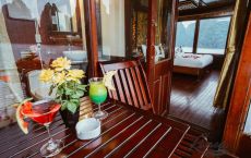 Suite balcony 2nd floor