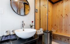 Terrace Suite Bathroom