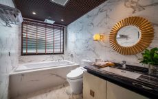 Junior suite bathroom