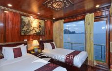 Twin bed balcony - upper floor