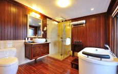 Bathroom Superior Suite