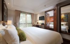 Family-Connecting-Room-with-City-View