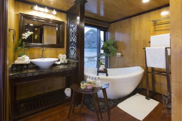 Hera Cruise Halong Bay