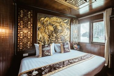 Renea Cruise - Bai Tu Long