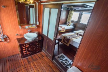 Renea Cruise - Bai Tu Long