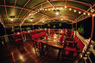 Renea Cruise - Bai Tu Long