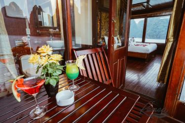 Renea Cruise - Bai Tu Long