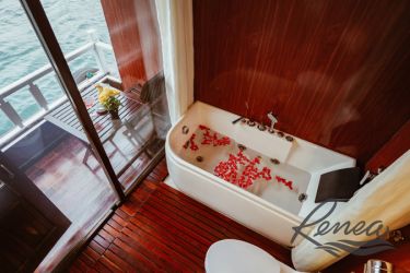 Renea Cruise - Bai Tu Long