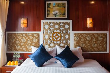 Rosa Boutique Cruise