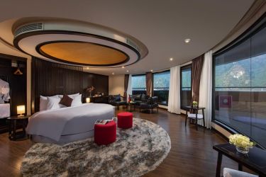 Scarlet Pearl Cruise