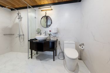 Halong Serenity Cruises