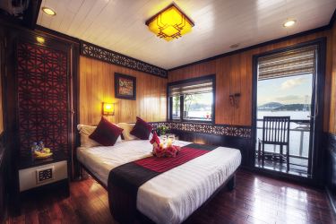 Swan Cruise Bai Tu Long