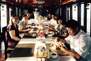 Swan Cruise Bai Tu Long