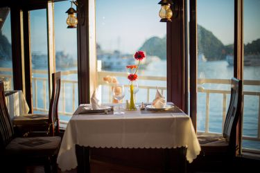 Swan Cruise Bai Tu Long