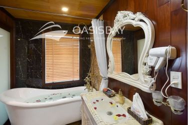 Oasis Bay Party Cruise