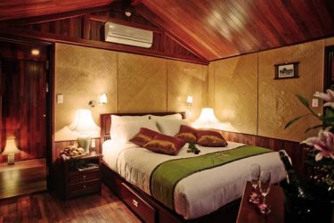 Valentine Junk 5 cabins