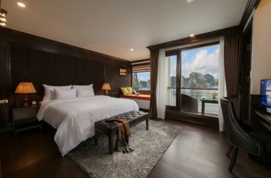 Best options: 2 nites hotel - 1 night on boat( Hanoi - Halong Bay)