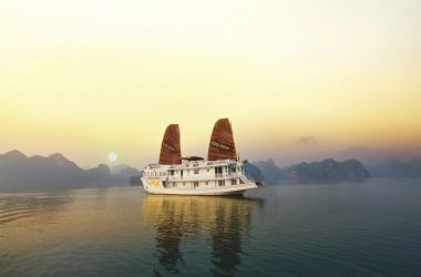 Bugdet Package(3 persons): 4 days-3 nights(2 nights hotel in Hanoi ??? 1 night on Cruise)