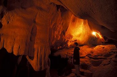 Hoa Cuong cave