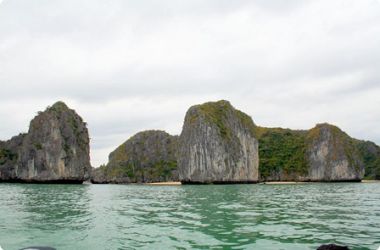 Ba Trai Dao Beach (Three Peaches Islets)
