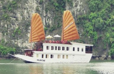 Valentine Junk 5 cabins