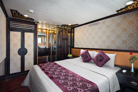 Double/twin bed at 1st floor