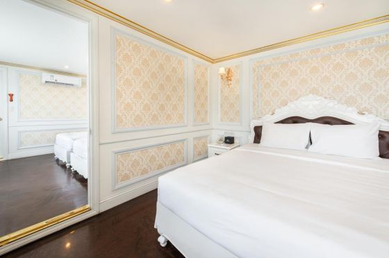 Connecting suite balcony-Bathtub +jacuzzi