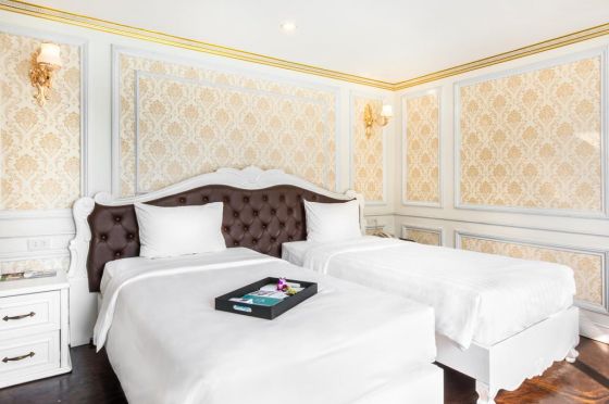 Balcony-Bathtub+Jacuzzi- 1st floor