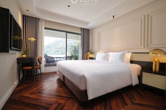 Elite Junior Suite - Private Terrace & Ocean View Bathtub