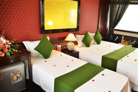 Twin bed balcony - upper floor