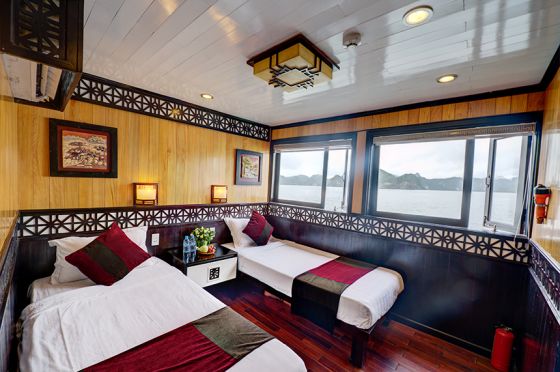 Twin bed balcony - upper floor