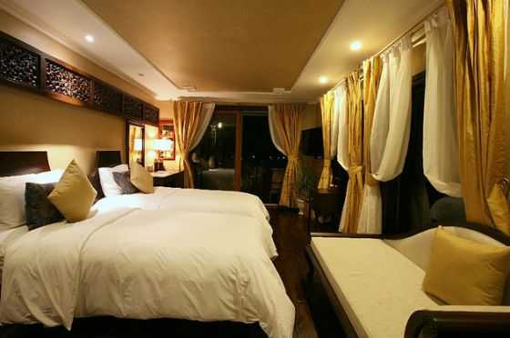 Violet Mountain Twin bed